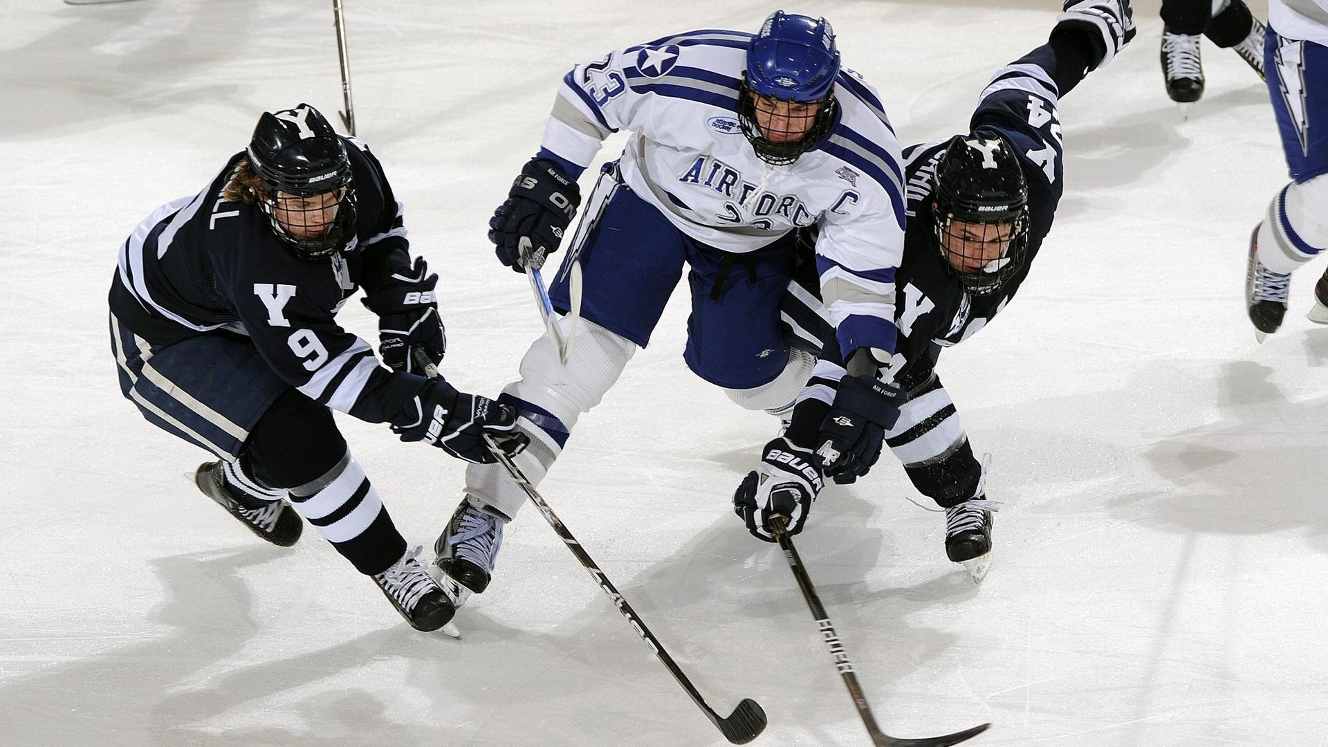 “英超争冠战日趋激烈，榜首球队压力山大”，英超争冠形势